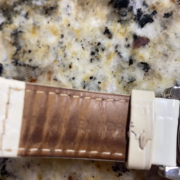 MICHAEL KORS Water Resistant Chronograph Watch w/New Battery - Picture 10 of 10